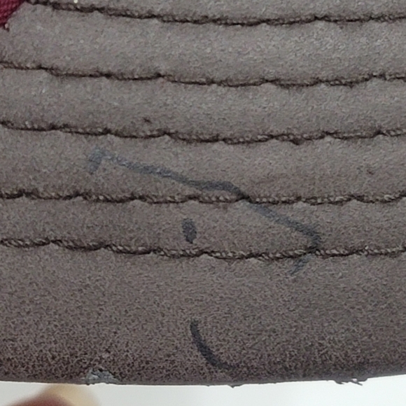 Harry Potter Platform 9 3/4 Maroon Hat Wizarding World Universal Studios OSFM - Picture 7 of 11